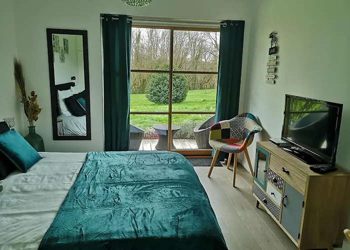 לינה וארוחת בוקר La Pause 3*