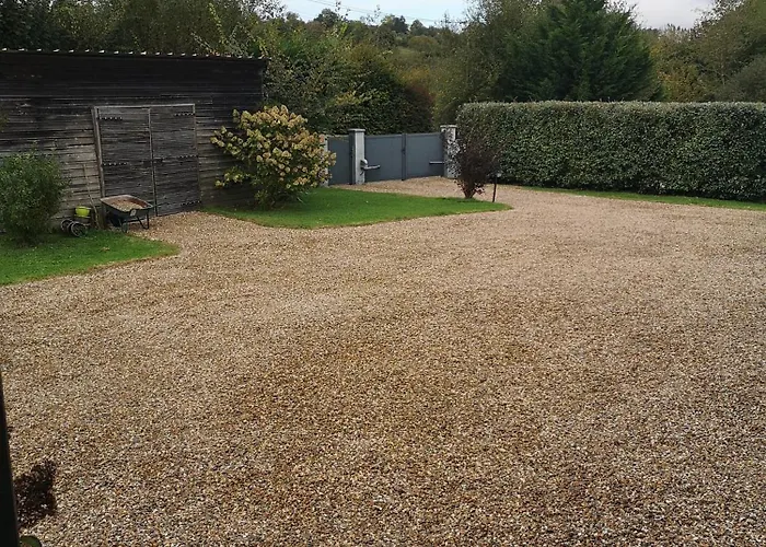 לינה וארוחת בוקר La Pause 3*